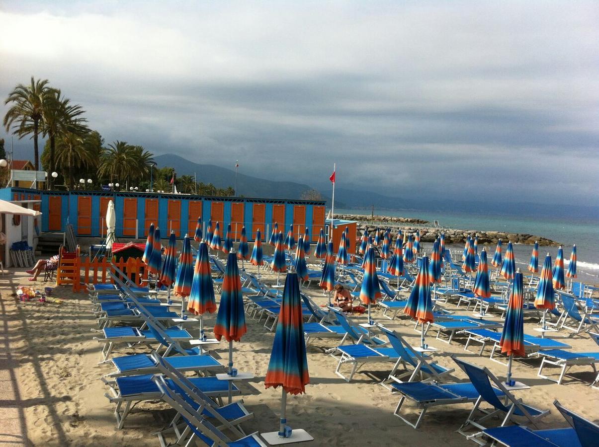 Hotel Pescetto ألبينغا المظهر الخارجي الصورة