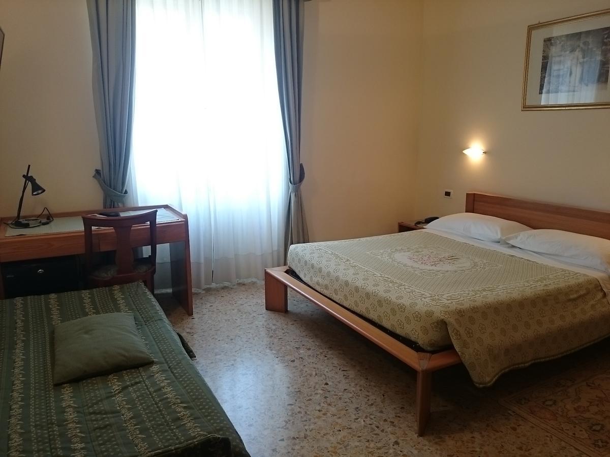 Hotel Pescetto ألبينغا المظهر الخارجي الصورة