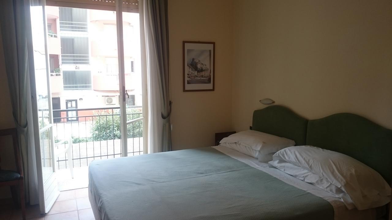 Hotel Pescetto ألبينغا المظهر الخارجي الصورة